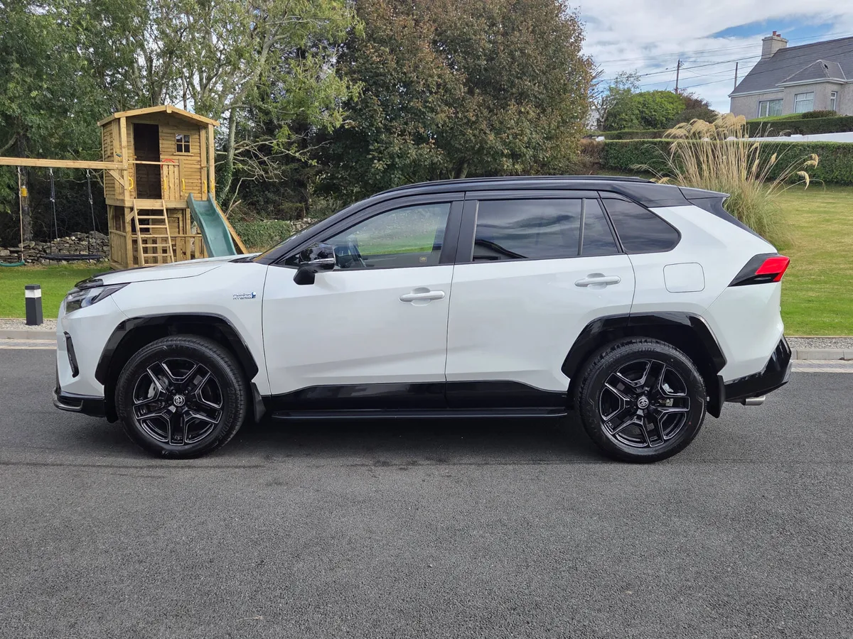 2025 TOYOTA RAV 4 GR SPORT - Image 3