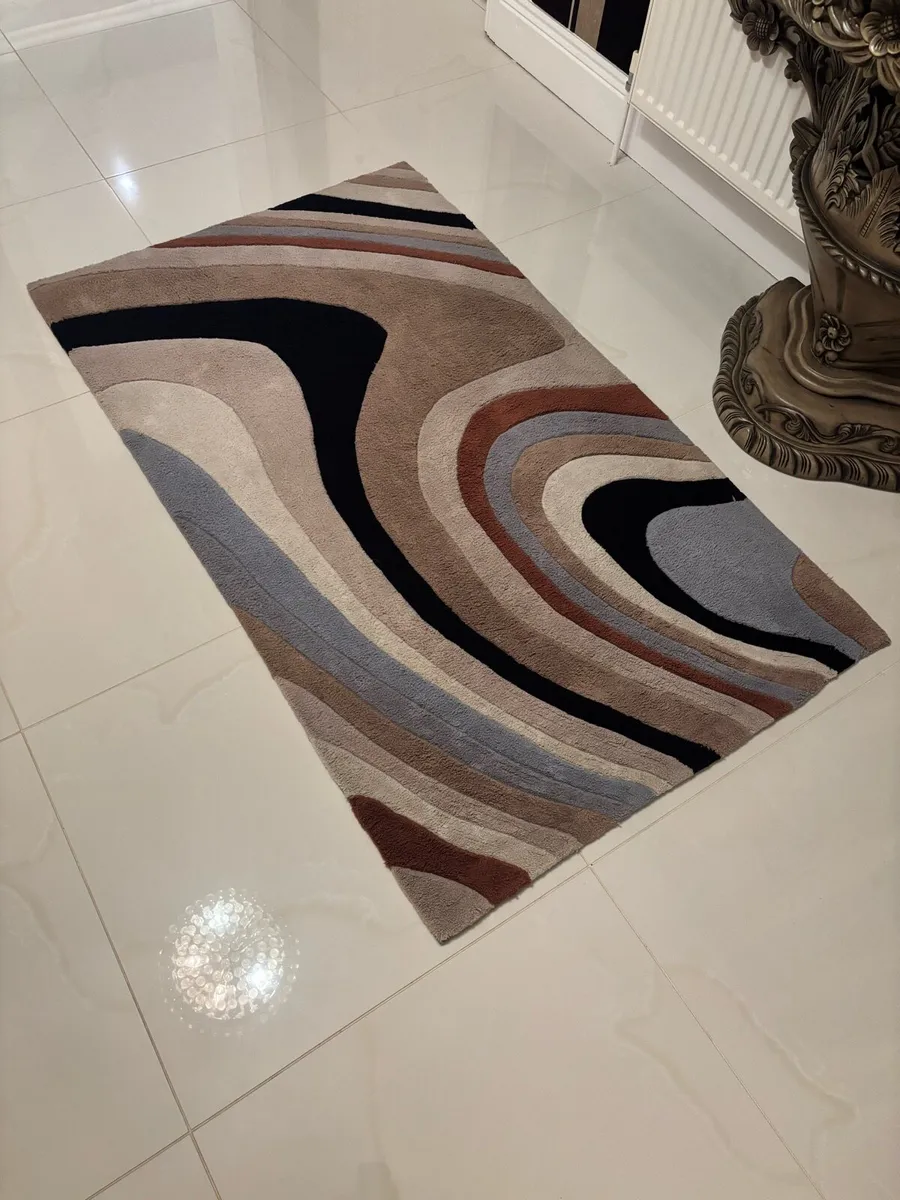 Modern Abstract Rug – 150cm x 90cm - Image 1
