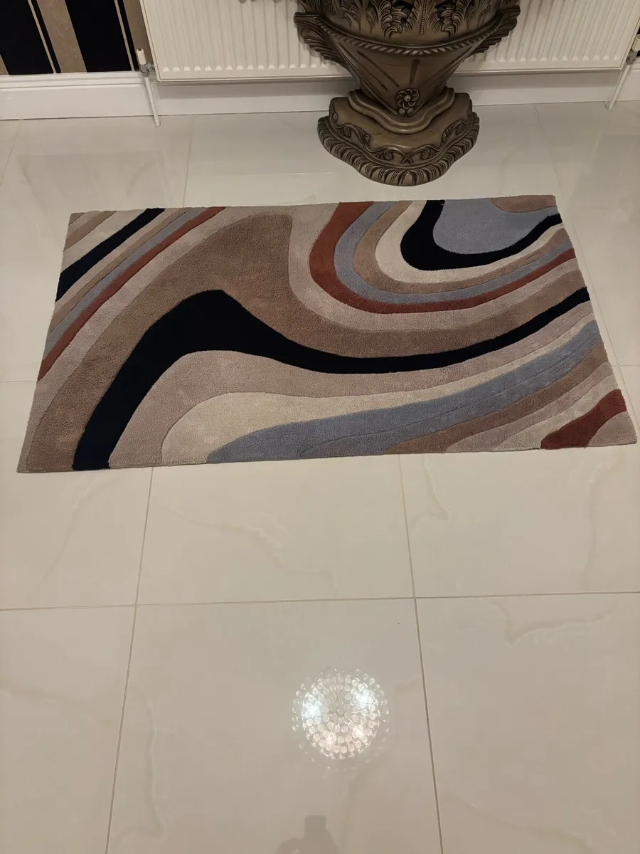 Modern Abstract Rug – 150cm x 90cm - Image 3