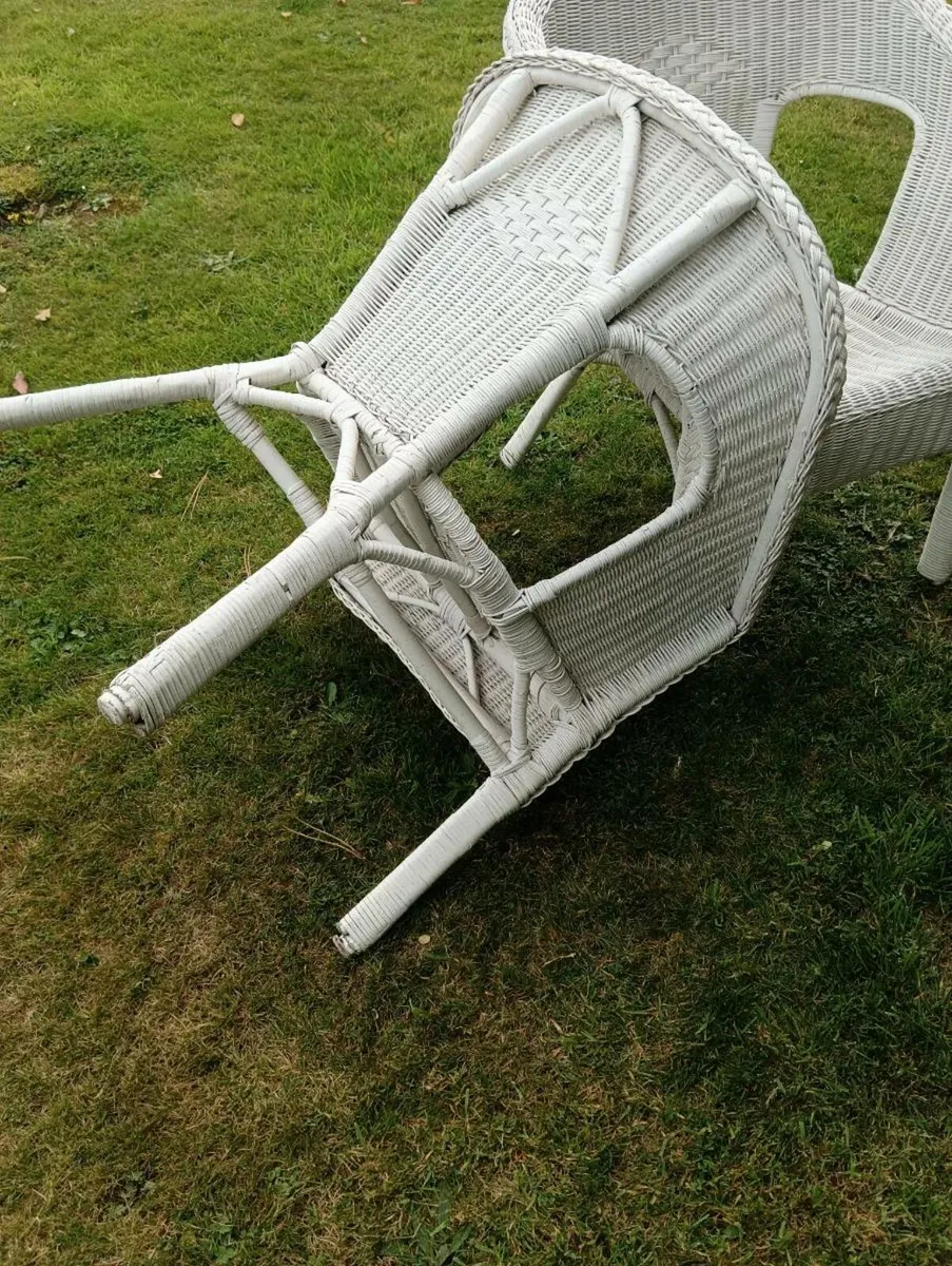 White wicker chairs X2 Great condition - Image 4