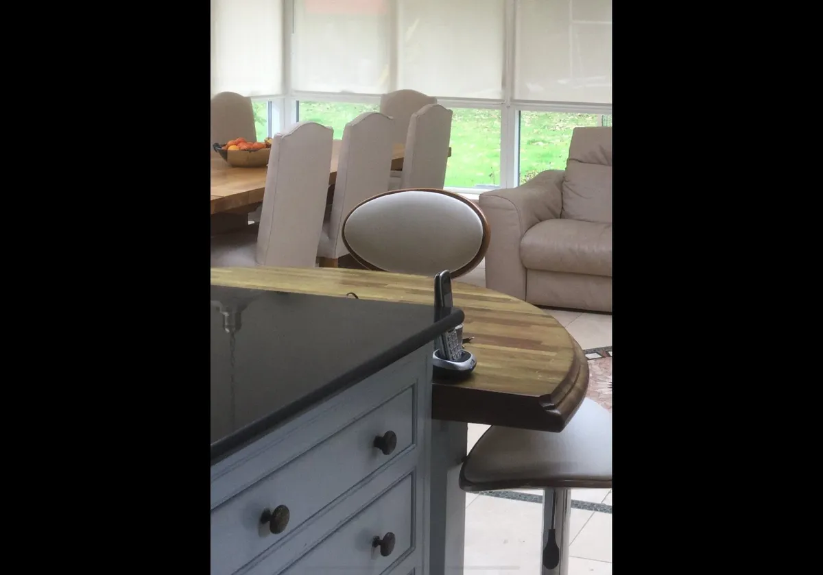 Large breakfast bar - Image 4