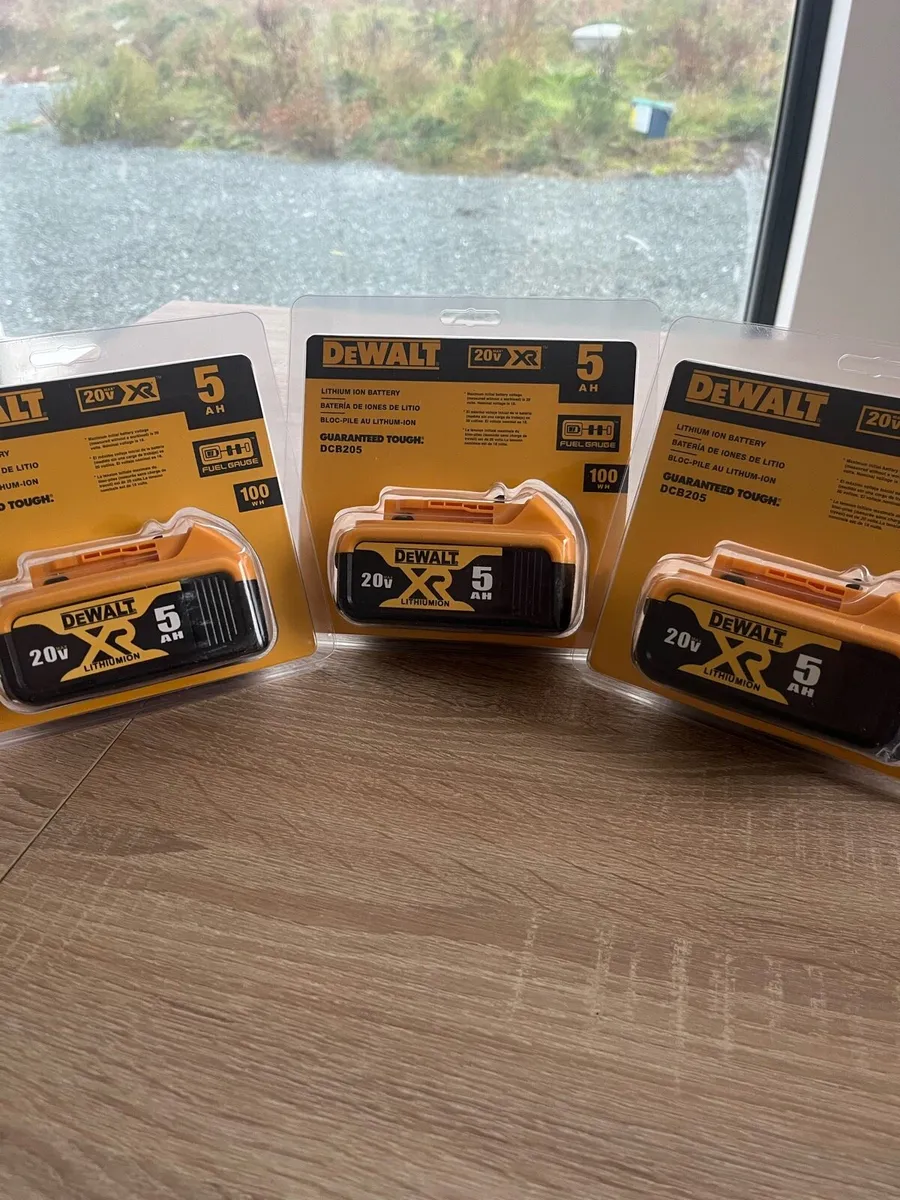 20V 5ah Dewalt Battery - Image 1