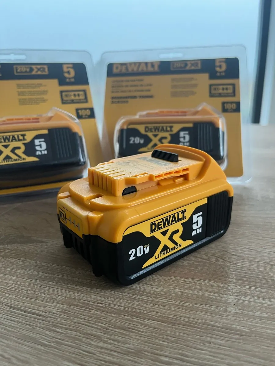 20V 5ah Dewalt Battery - Image 2