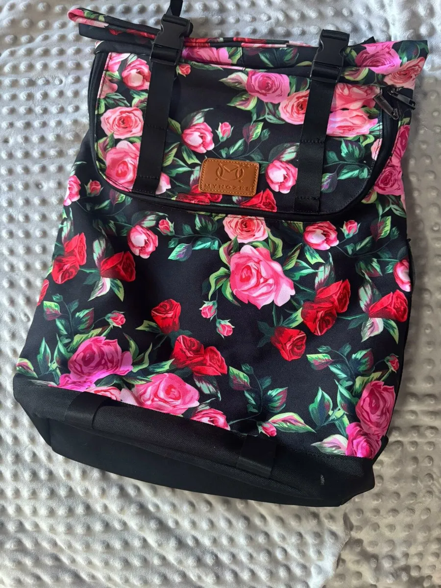 Flowers design backpack waterproof - Image 1