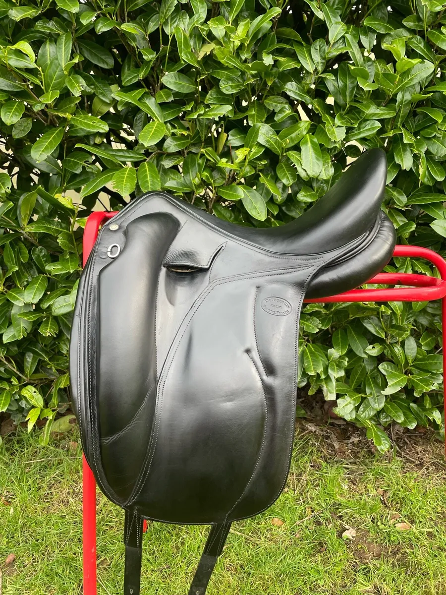 Black Devoucoux 17.5” Mendia Dressage Saddle - Image 2