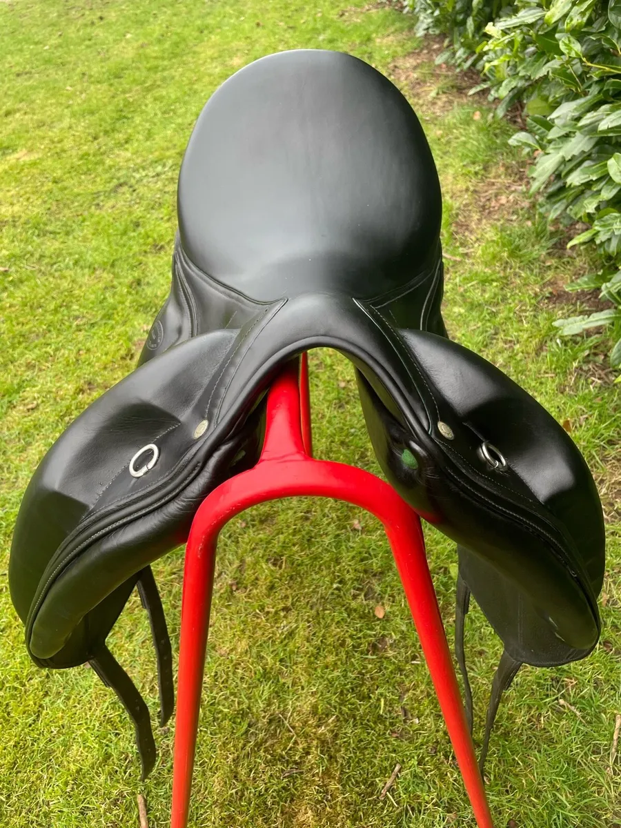 Black Devoucoux 17.5” Mendia Dressage Saddle - Image 3
