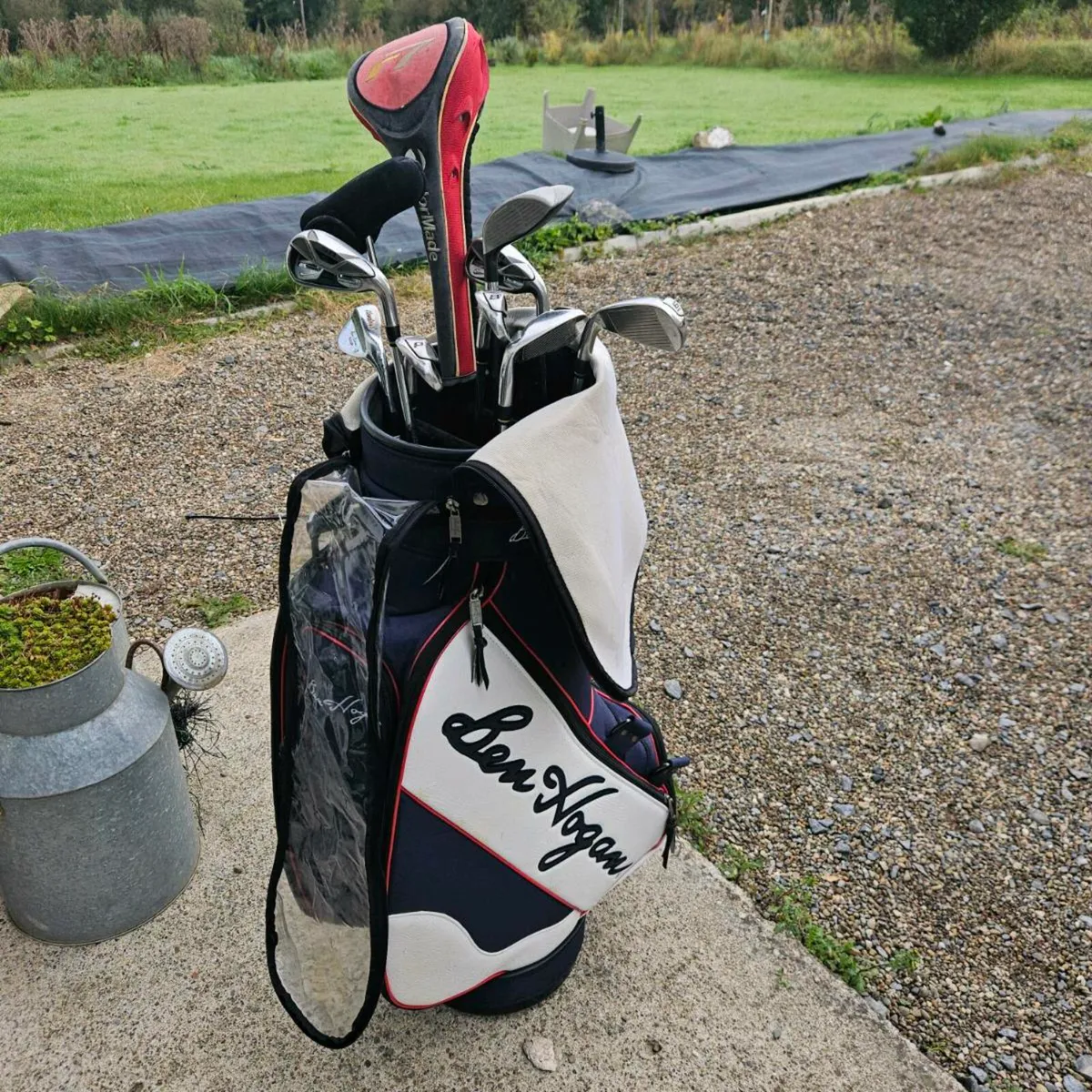Set of golf clubs - Image 1