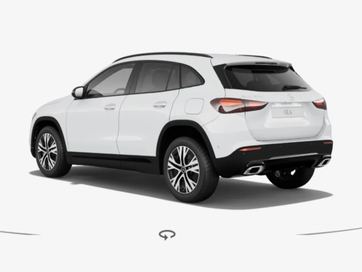 Mercedes-Benz GLA Class 180d Progressive Pan Roof - Image 3