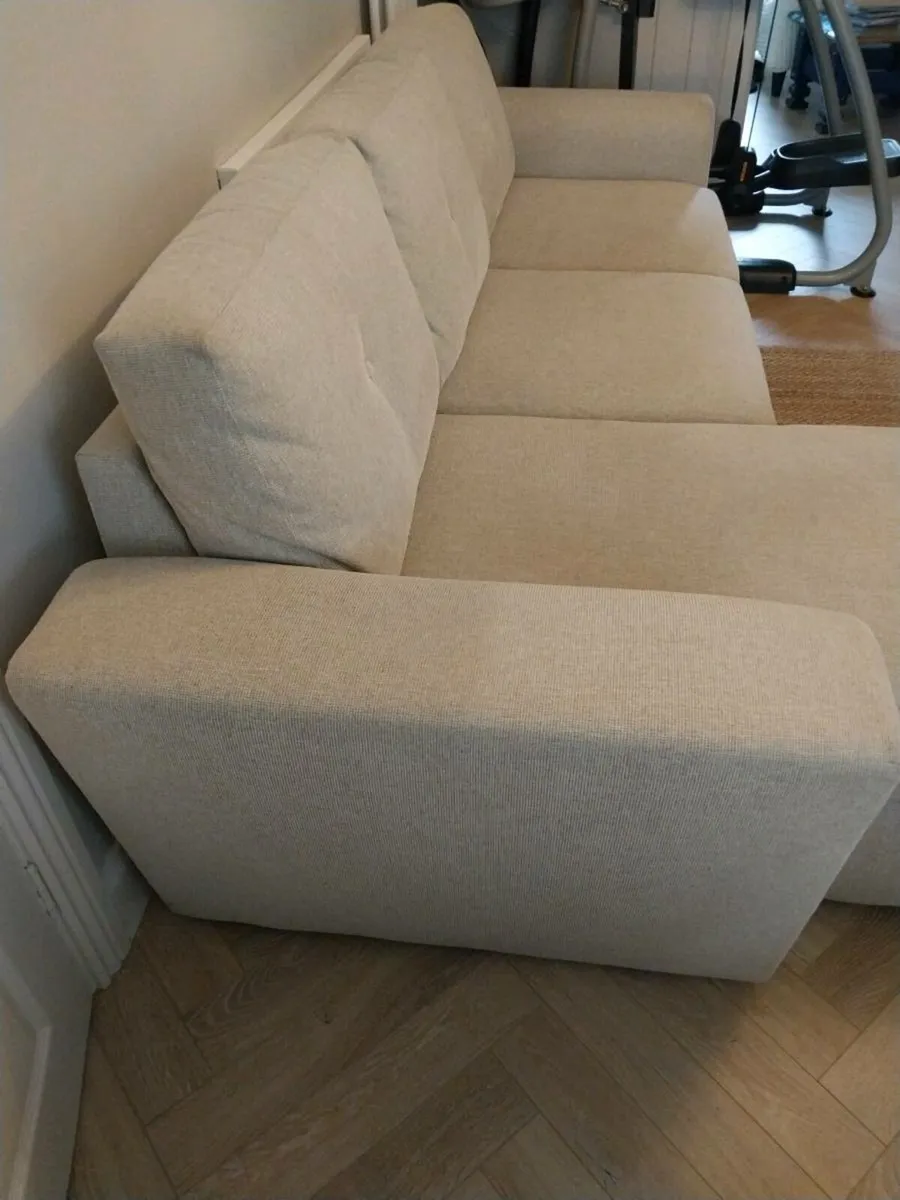 SOFA - Image 4