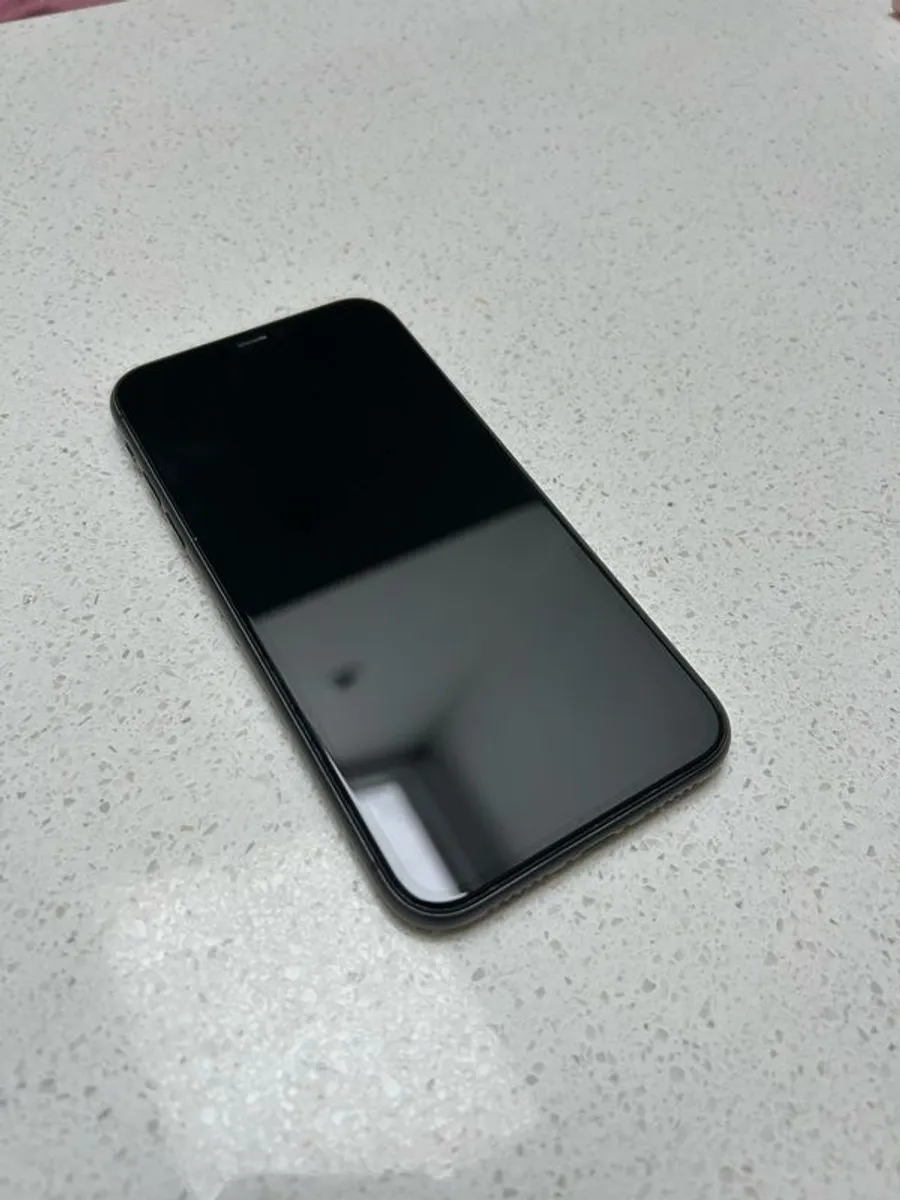 iPhone 11 - Image 1