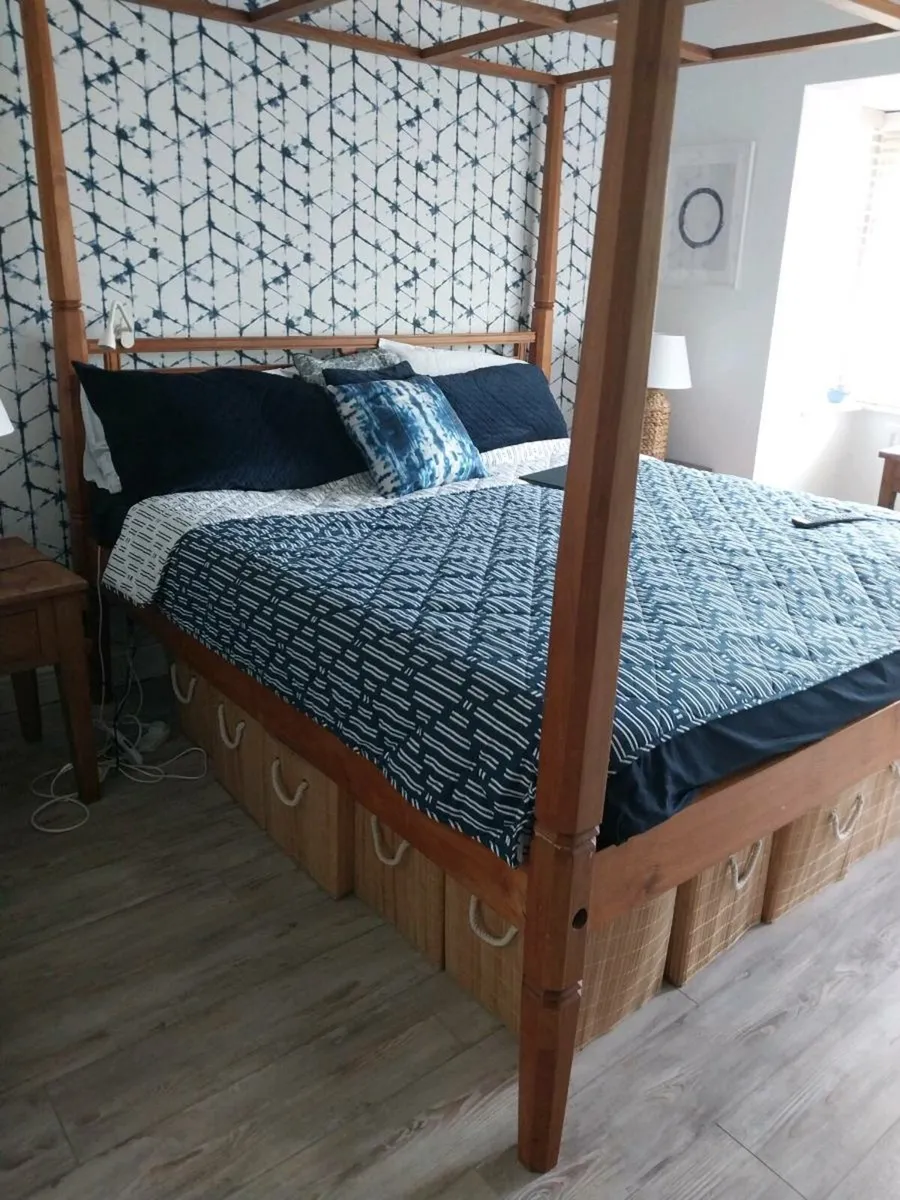 INDONESIAN TEAK 4 POSTER BEDFRAME SUPER KINGSIZE - Image 1