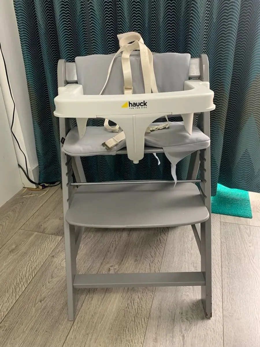 Hauck high chair 2 in 1 - Image 1