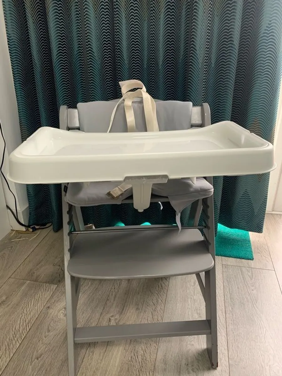 Hauck high chair 2 in 1 - Image 2