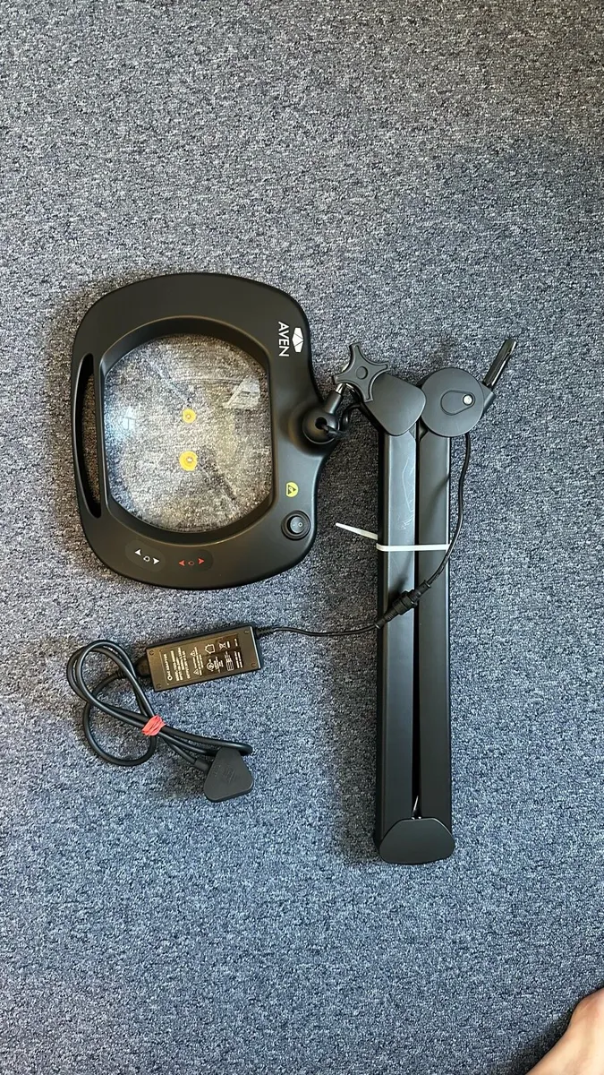 Magnifying Illuminated Desk Lamp - Image 2