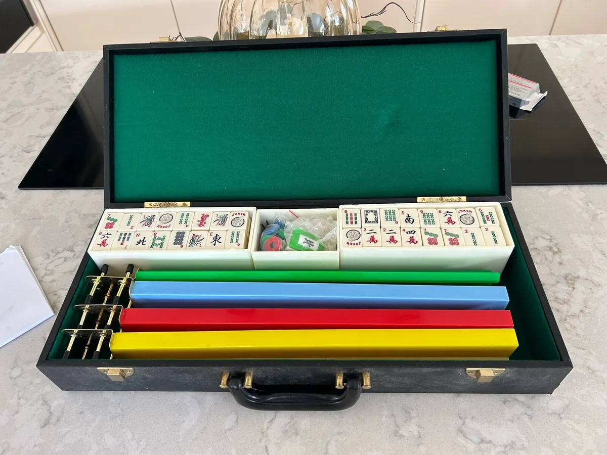 Mahjong set