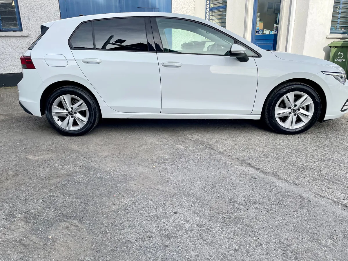 Volkswagen Golf Life 2.0TDI 115PS Manual,2023 - Image 3