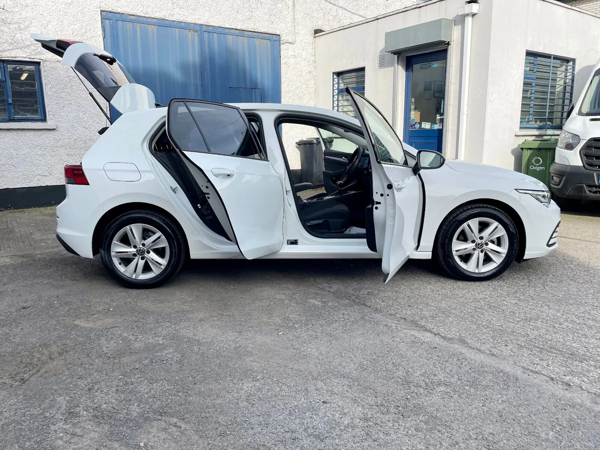 Volkswagen Golf Life 2.0TDI 115PS Manual,2023 - Image 4