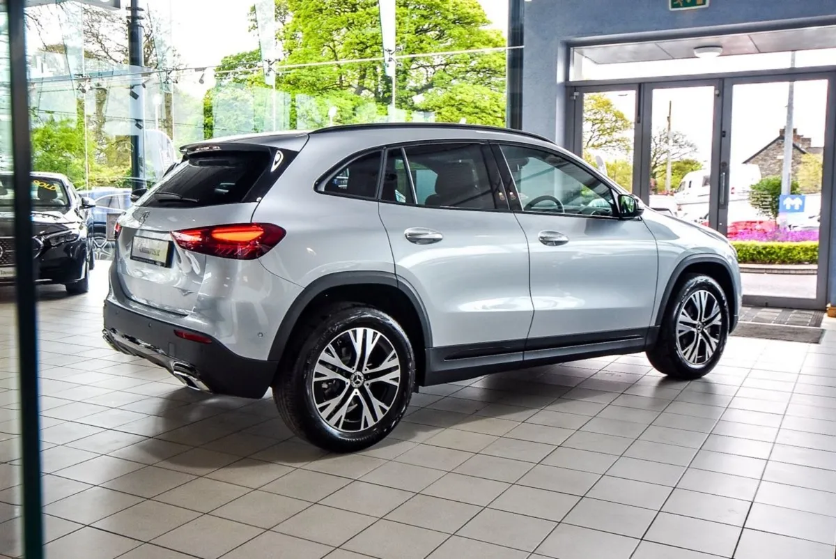 Mercedes-Benz GLA Class 180d Progressive Night Pa - Image 4
