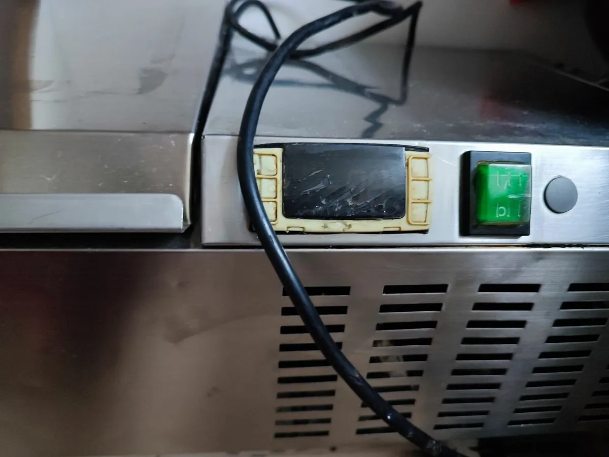 Counter top fridge - Image 2