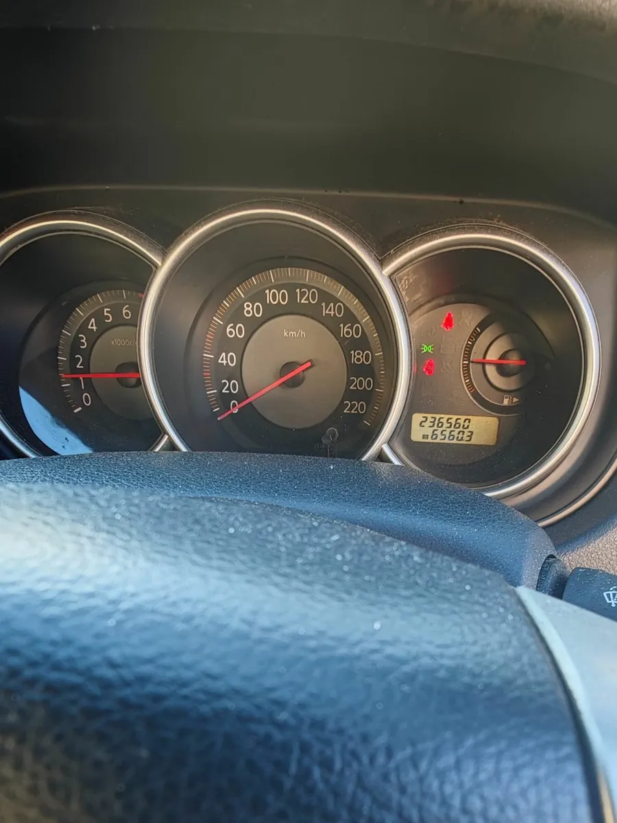 Nissan Tiida 2008 - Image 4