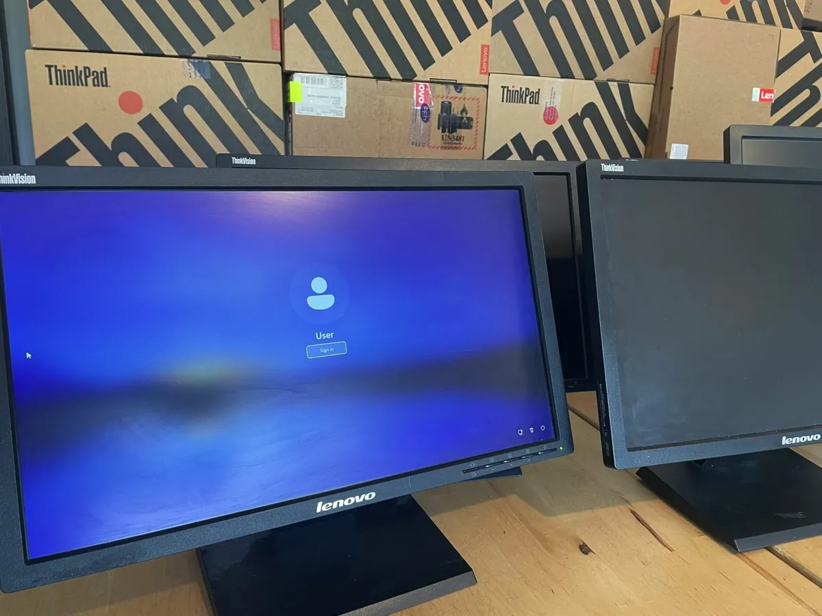 Assorted Lenovo  & HP 19" Computer Flatscreens - Image 2