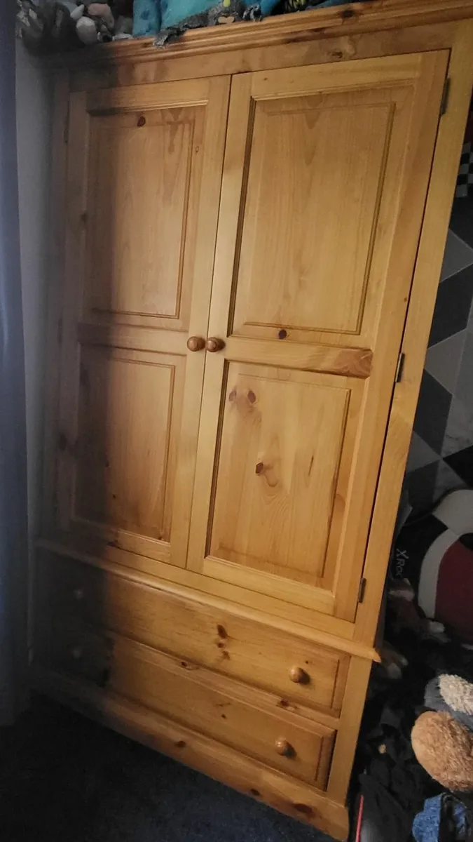 Bedroom furniture set - Image 1