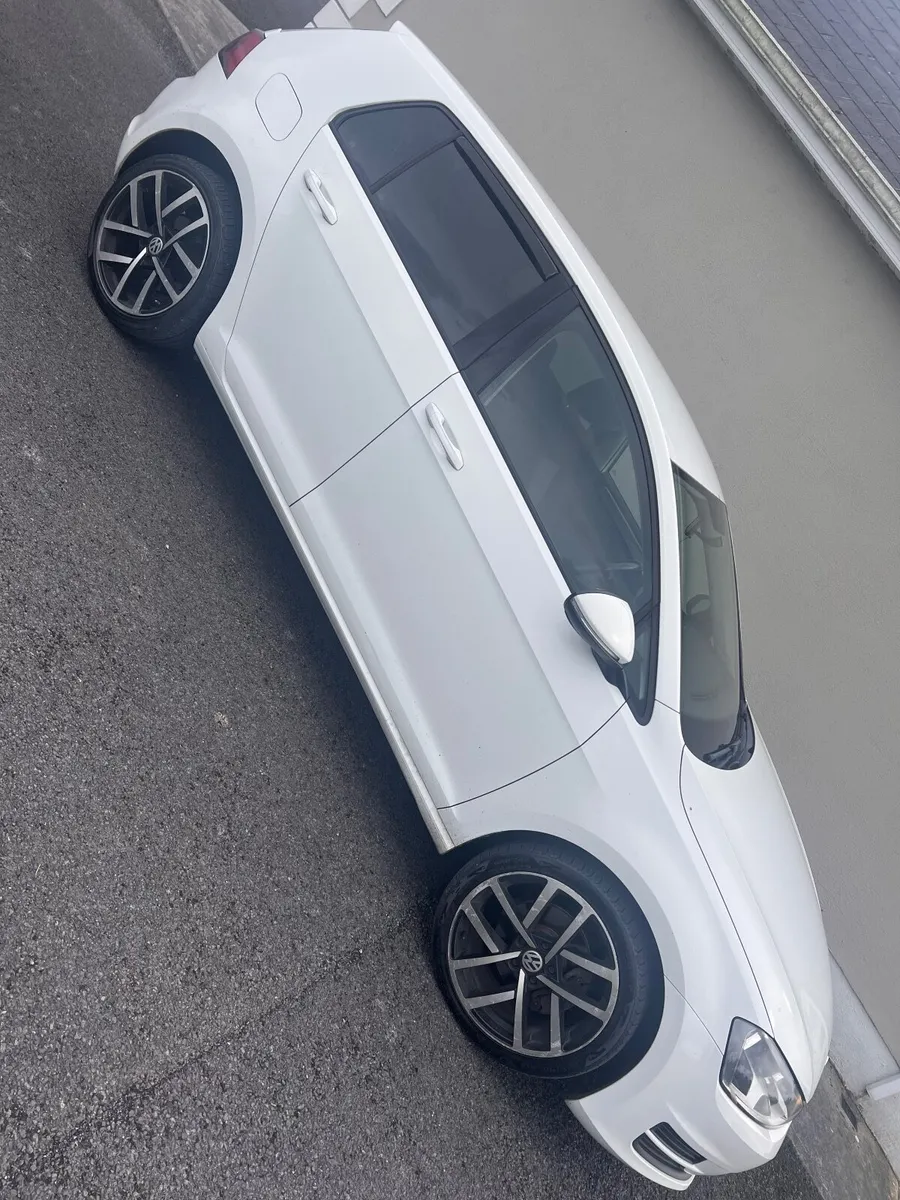 Volkswagen Golf 2015 - Image 1