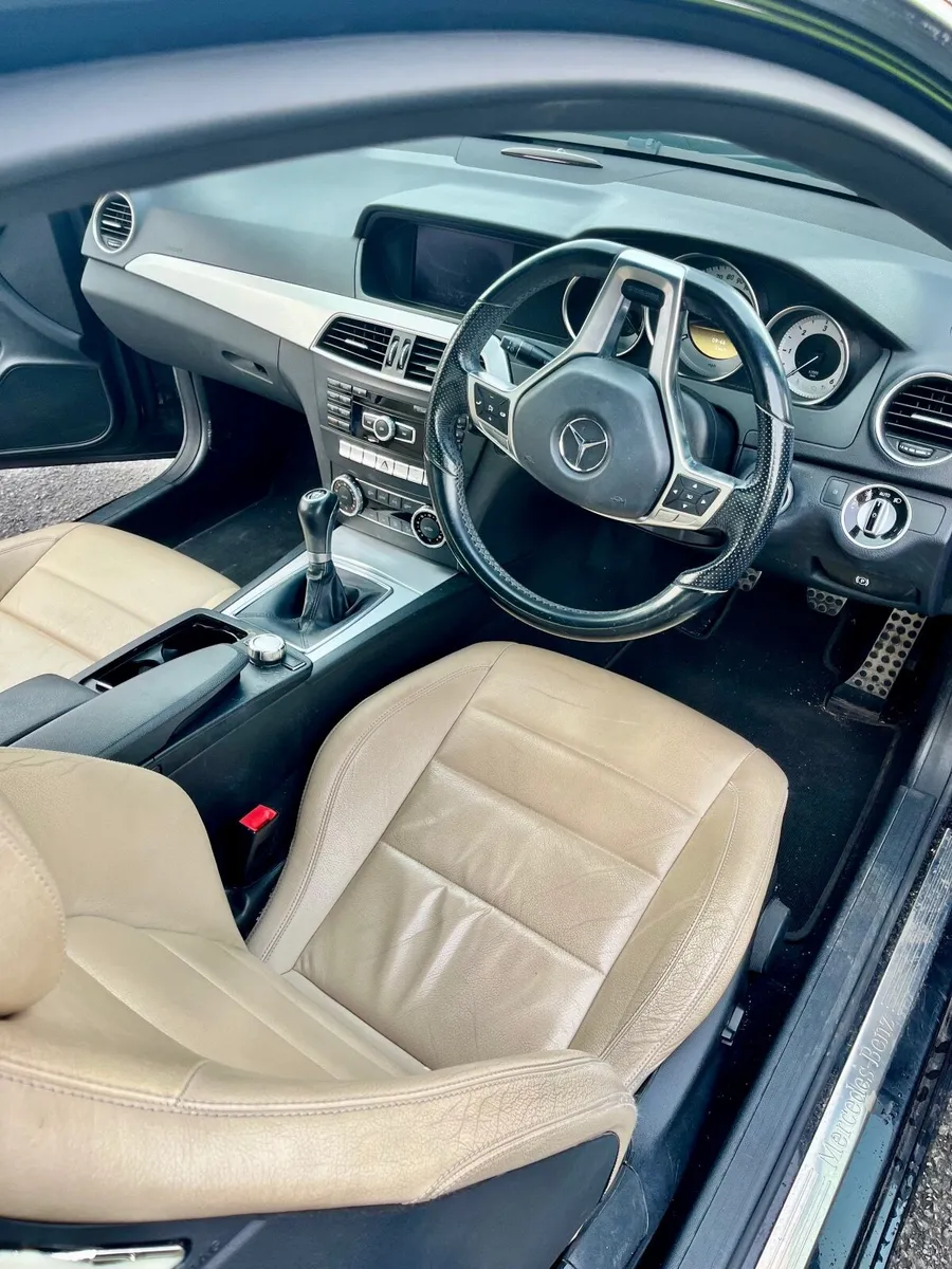 Mercedes-Benz C-Class 2011 - Image 3