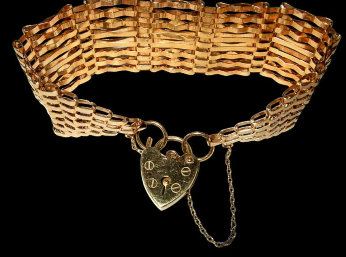 Vintage Hallmarked 9ct Gate/Padlock Bracelet - Image 4