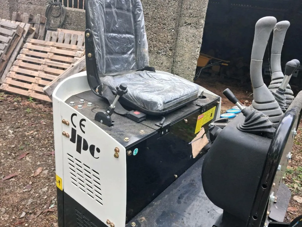 Mini digger and trailer - Image 2