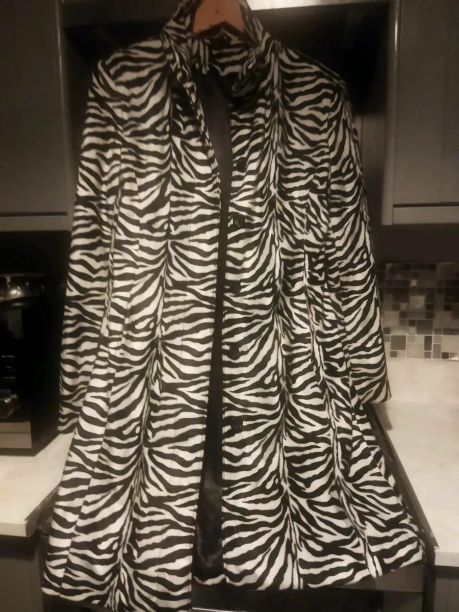 Animal print coat - Image 3