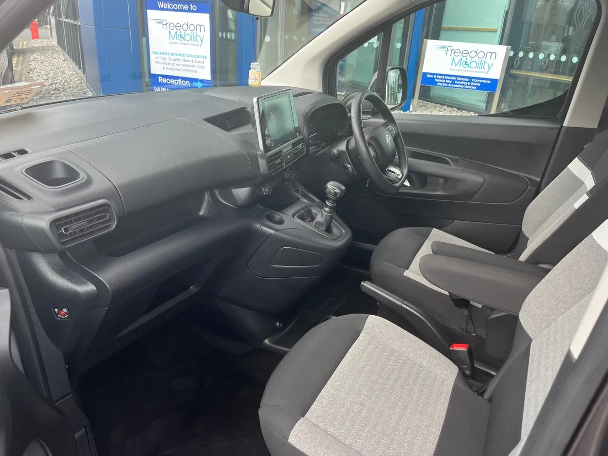 Citroen Berlingo 2023, WAV, Taxi Spec - Image 3