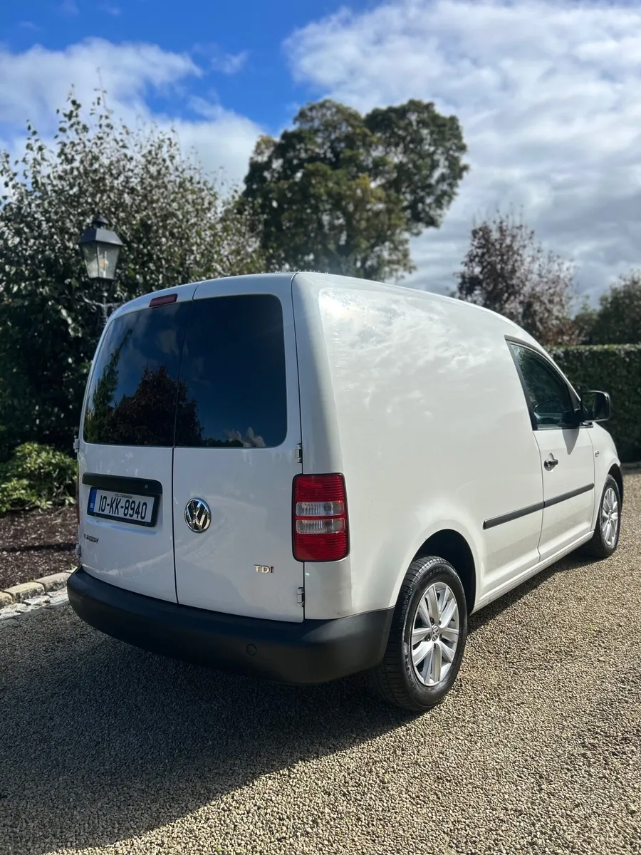 Volkswagen Caddy 2010 - Image 2