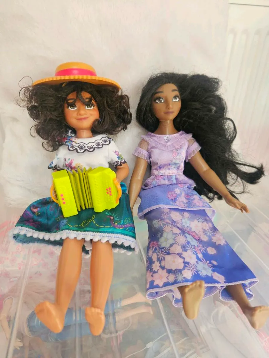 Encanto  Isabell and Mirabel