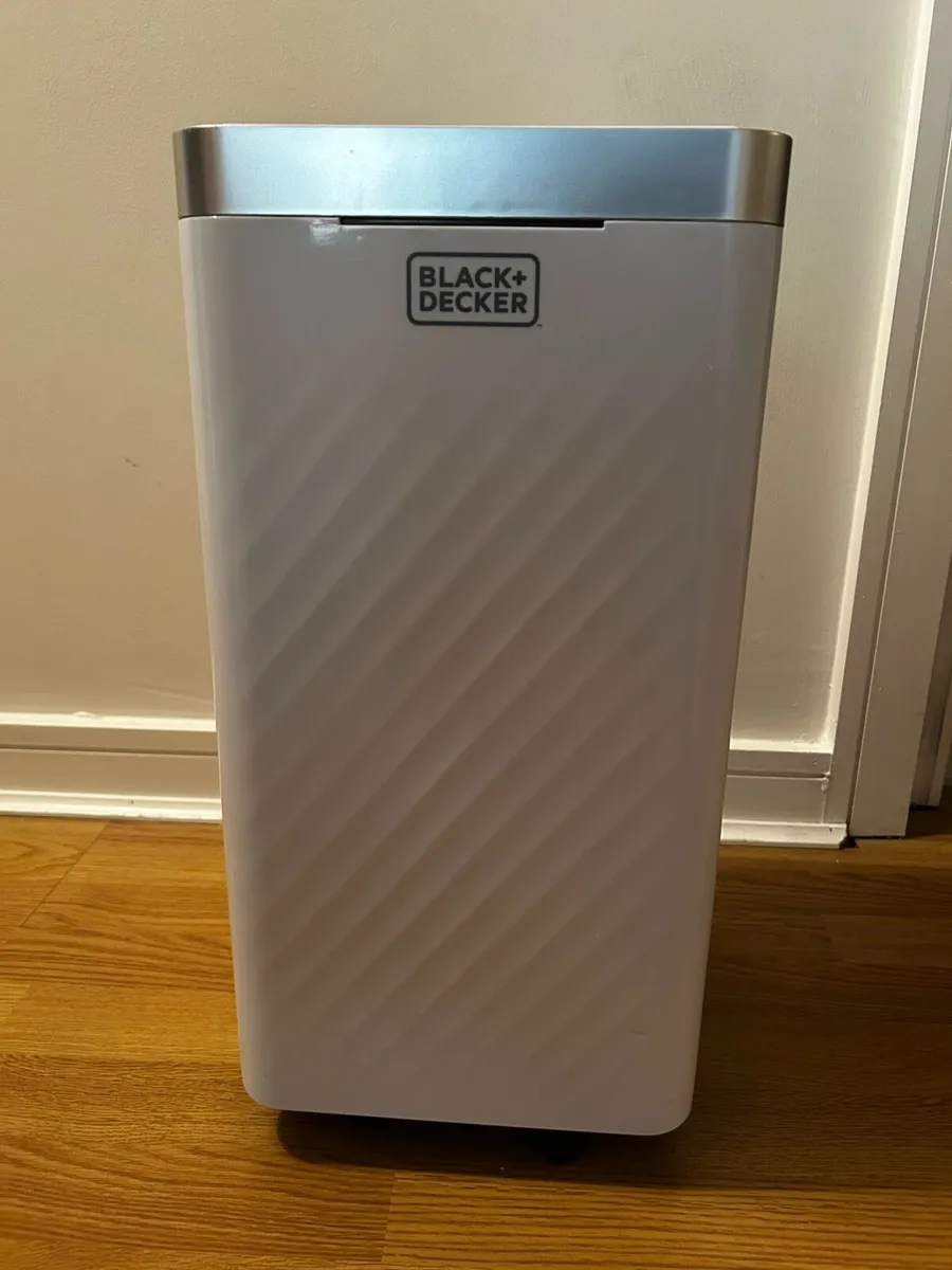 BLACK & DECKER DEHUMIDIFIER - Image 1