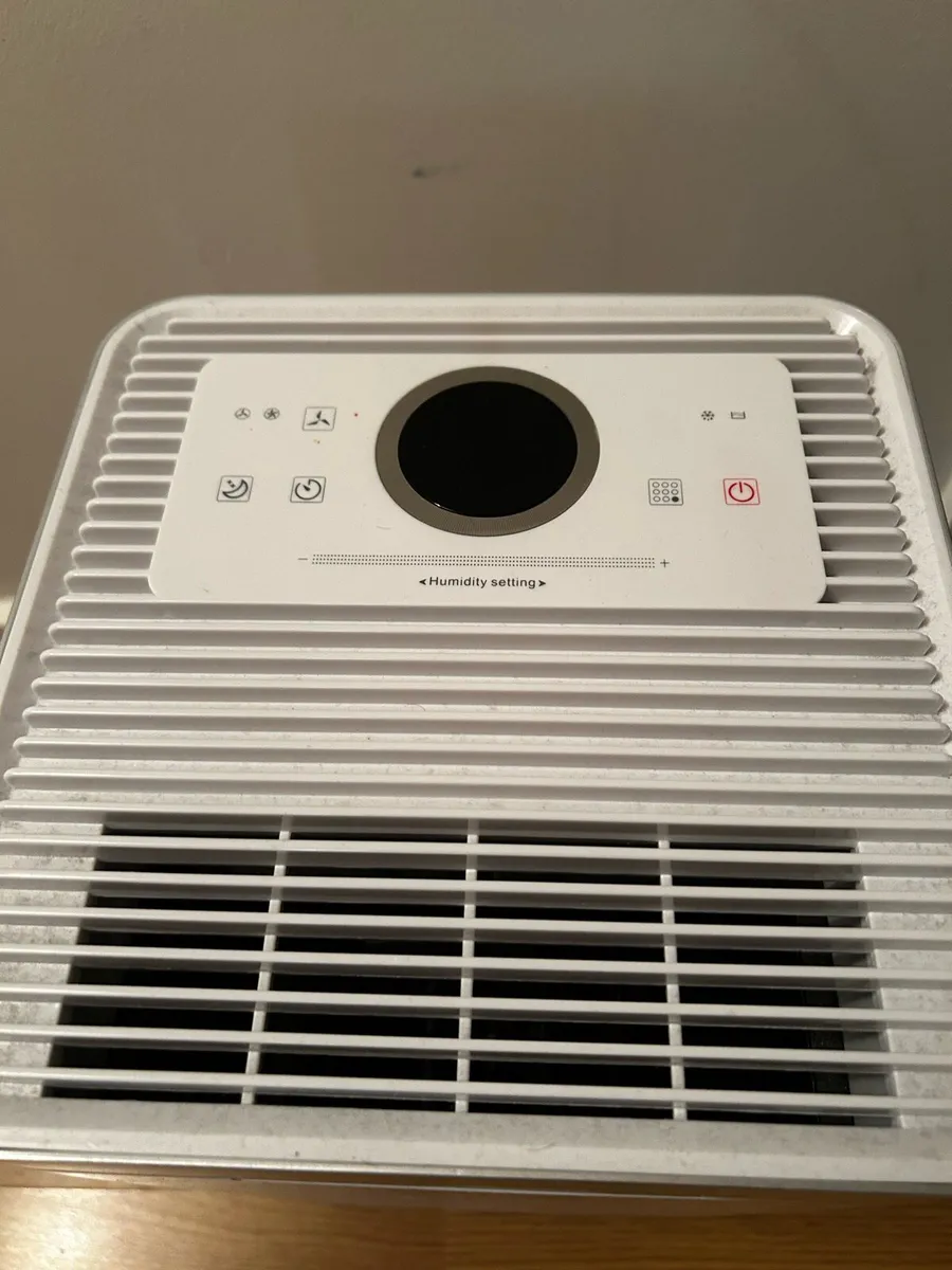 BLACK & DECKER DEHUMIDIFIER - Image 2