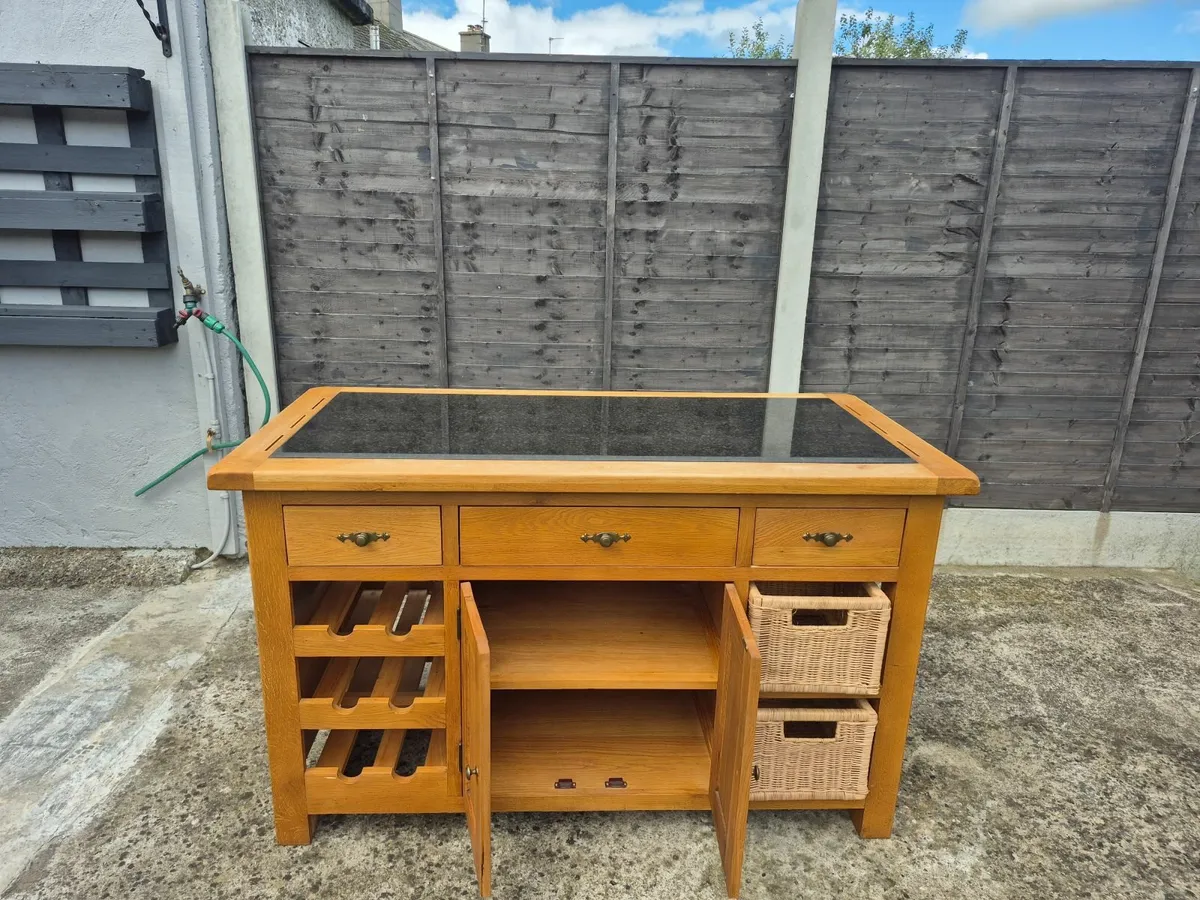 Kitchen island - Image 1
