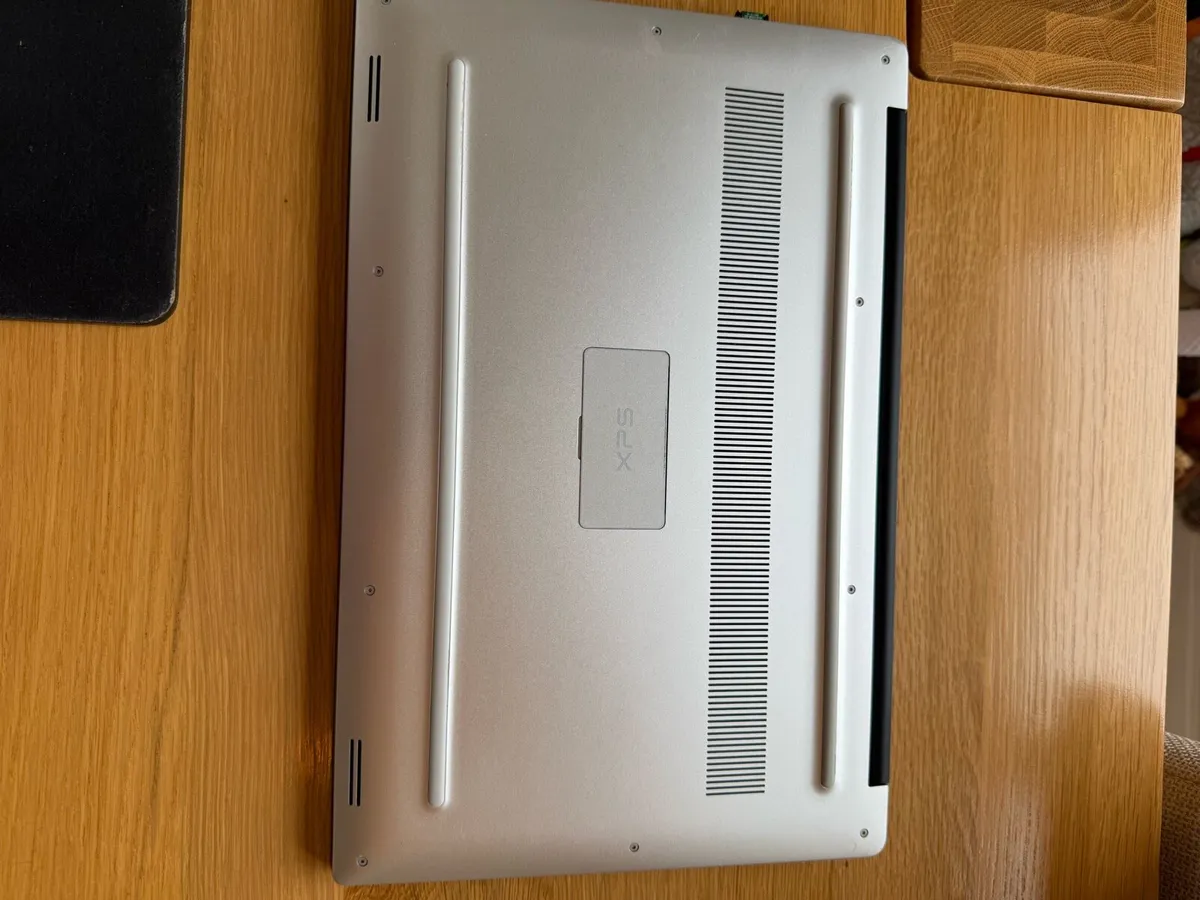 Dell XPS 15 7590 laptop - Image 4