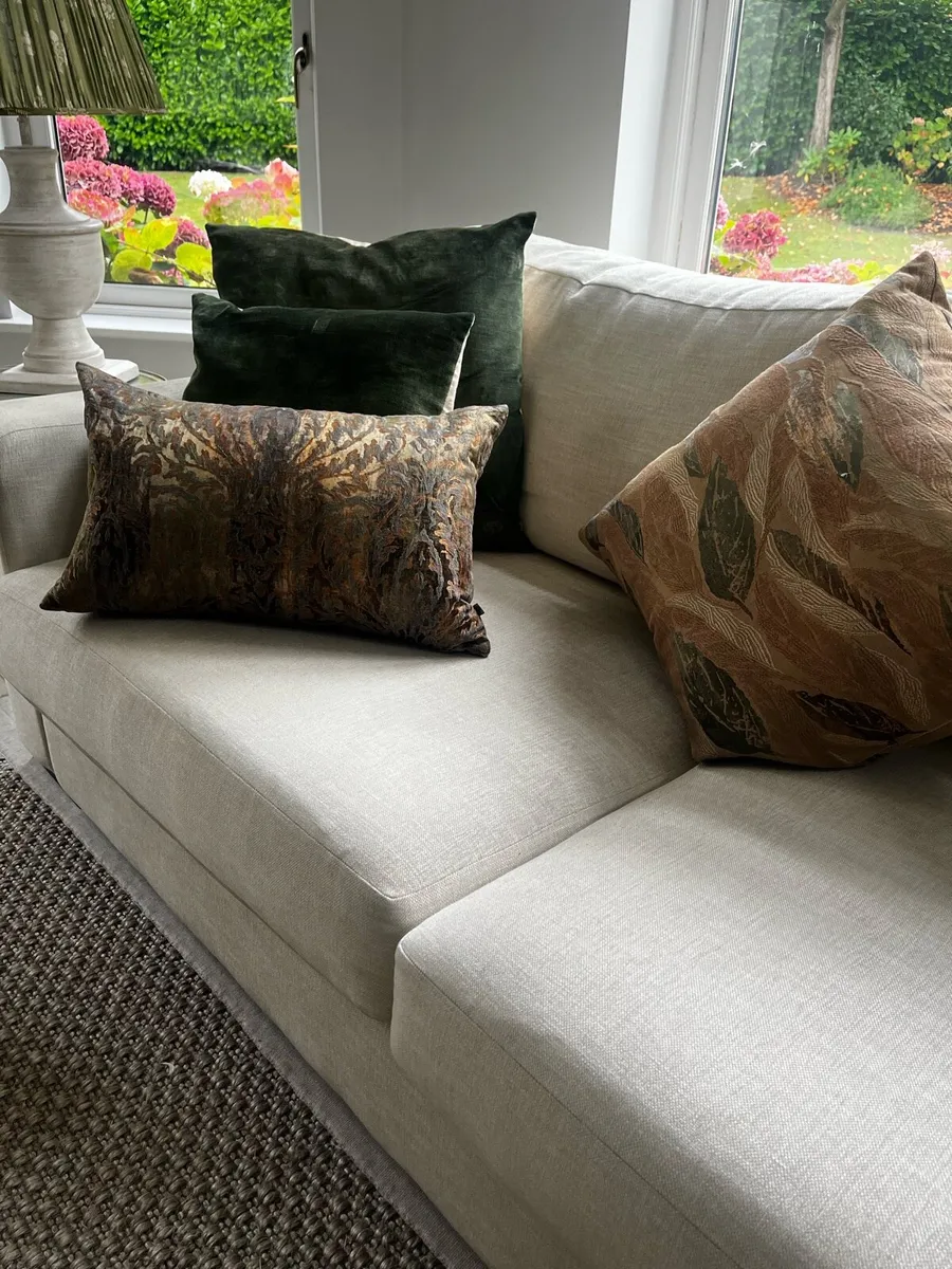Set of 10 Paul Costello cushions - Image 1