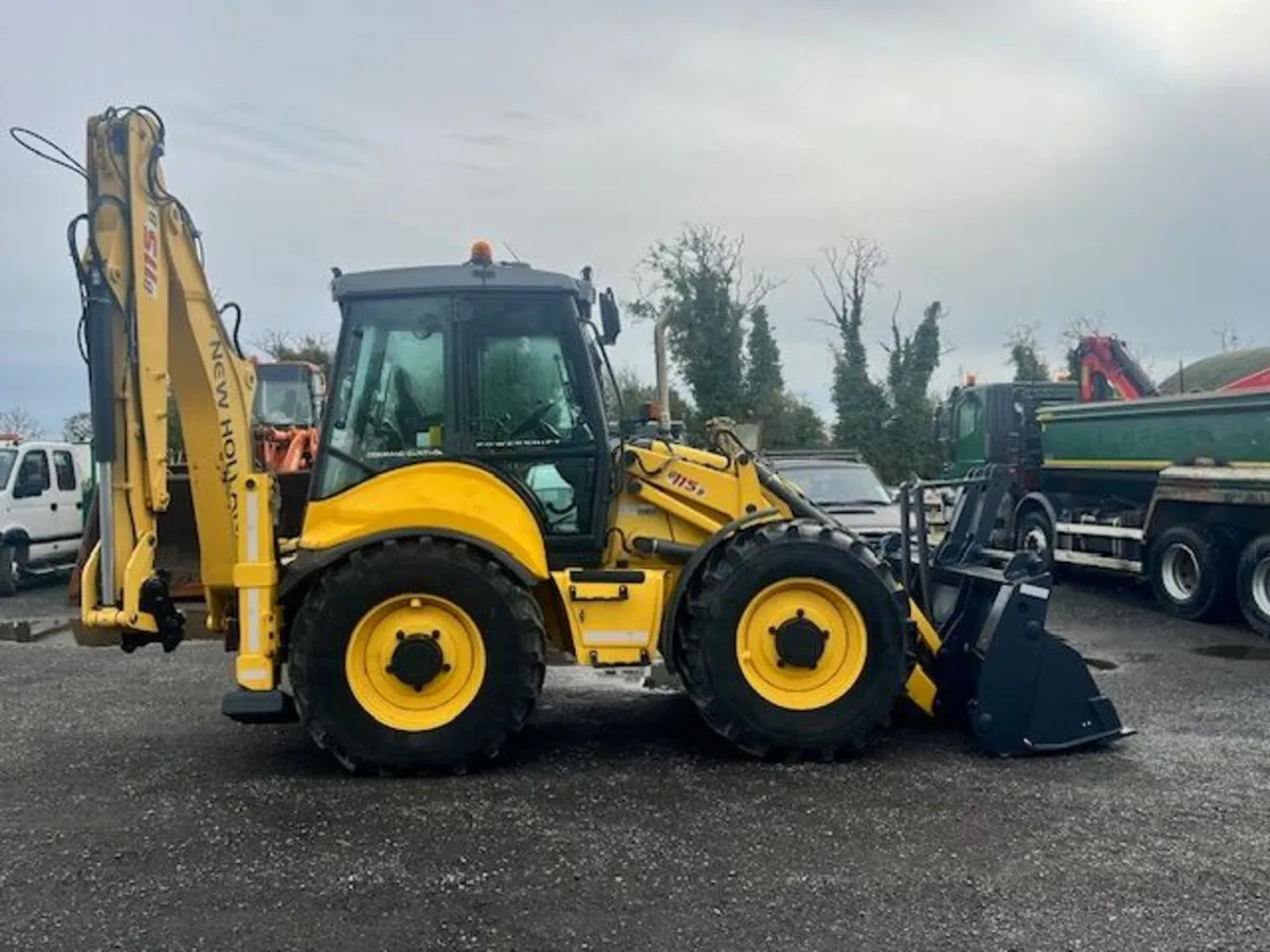 2010 New Holland B115B Backhoe Loader - Image 4
