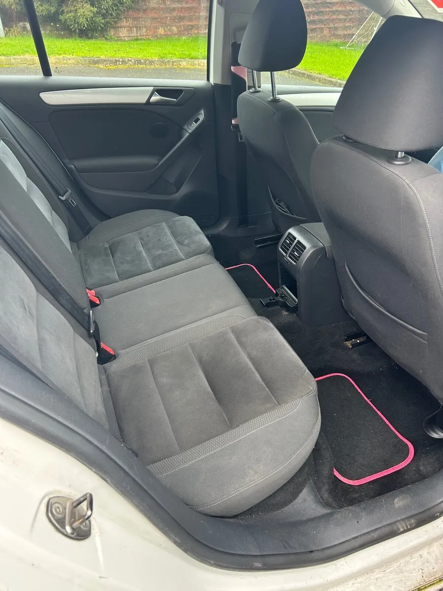 Volkswagen Golf 2011 - Image 2