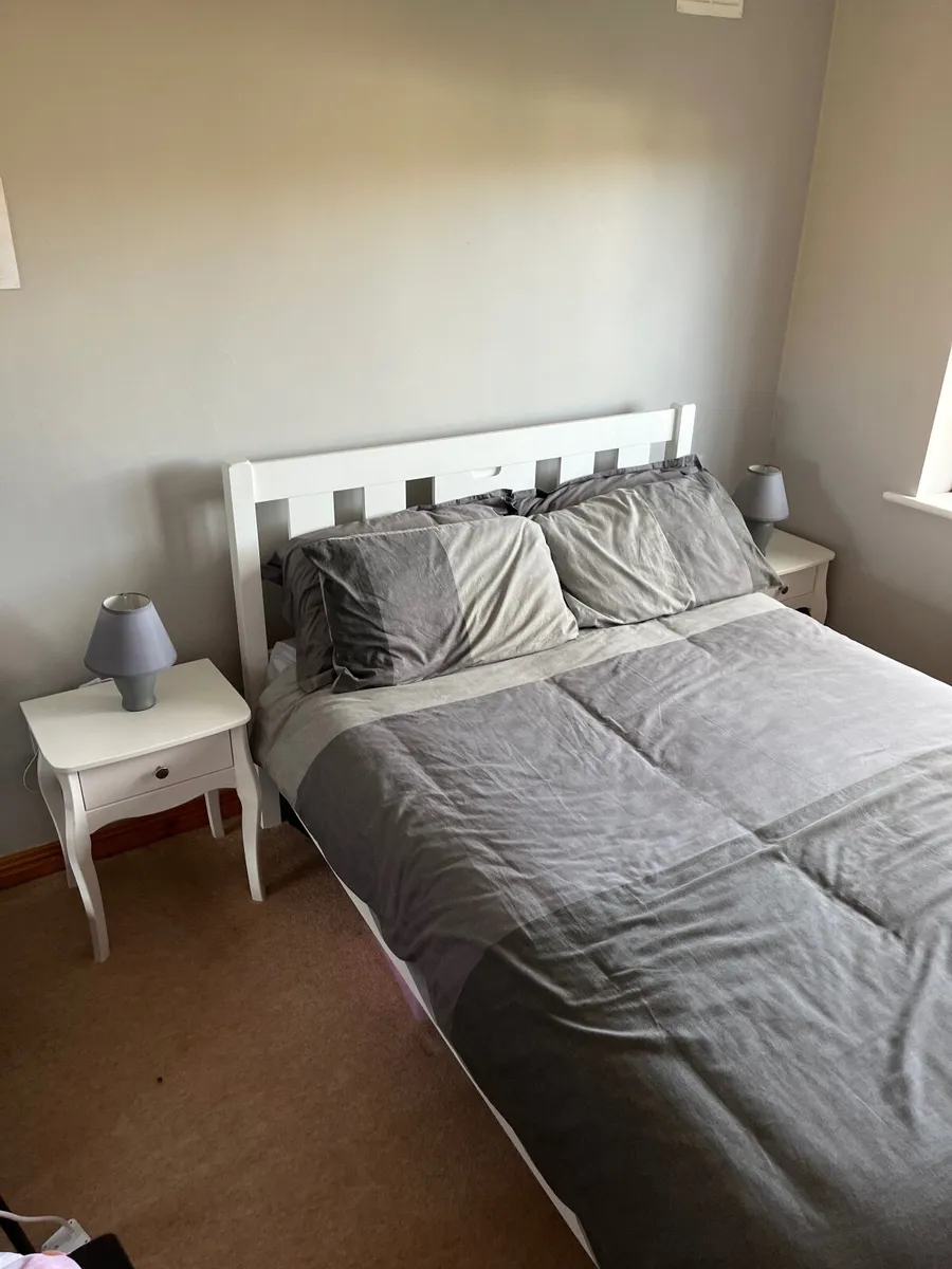 Double bed with mattress & matching lockers - Image 1