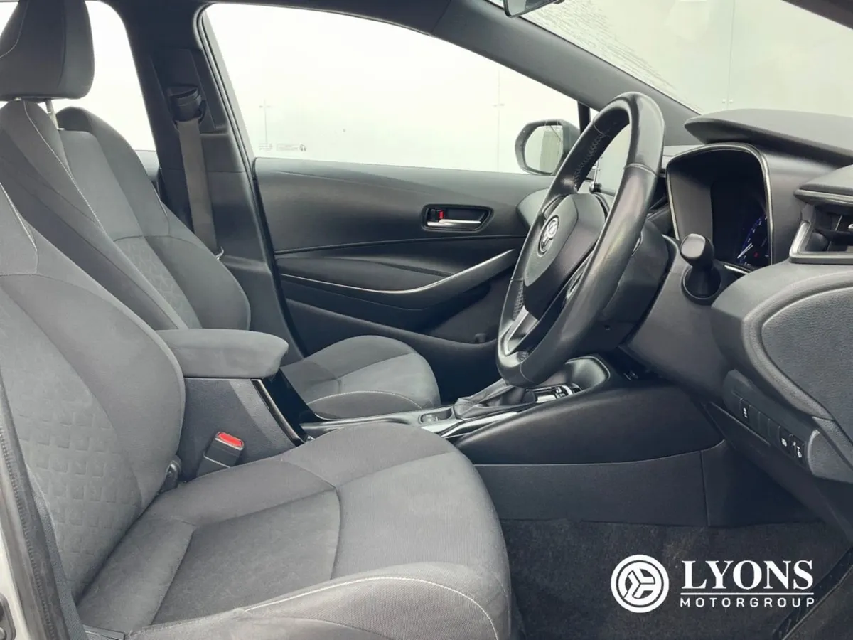 Toyota Corolla 1.8 Hybrid Luna Saloon - Image 3