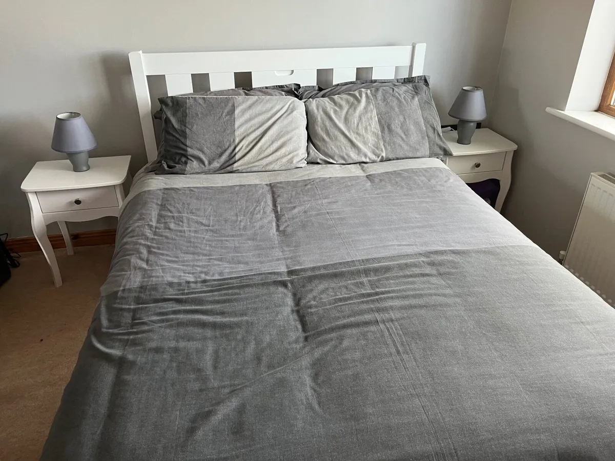 Double bed & mattress with matching lockers - Image 4