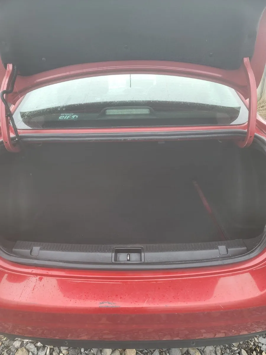 Renault Fluence 2011 - Image 3