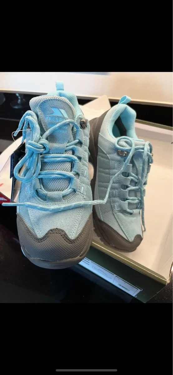 Hiking shoes - Image 2