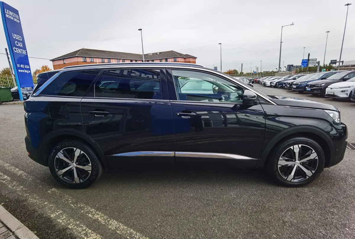 PEUGEOT 5008 1.5 BLUEHDI ALLURE **7 SEATER** - Image 4