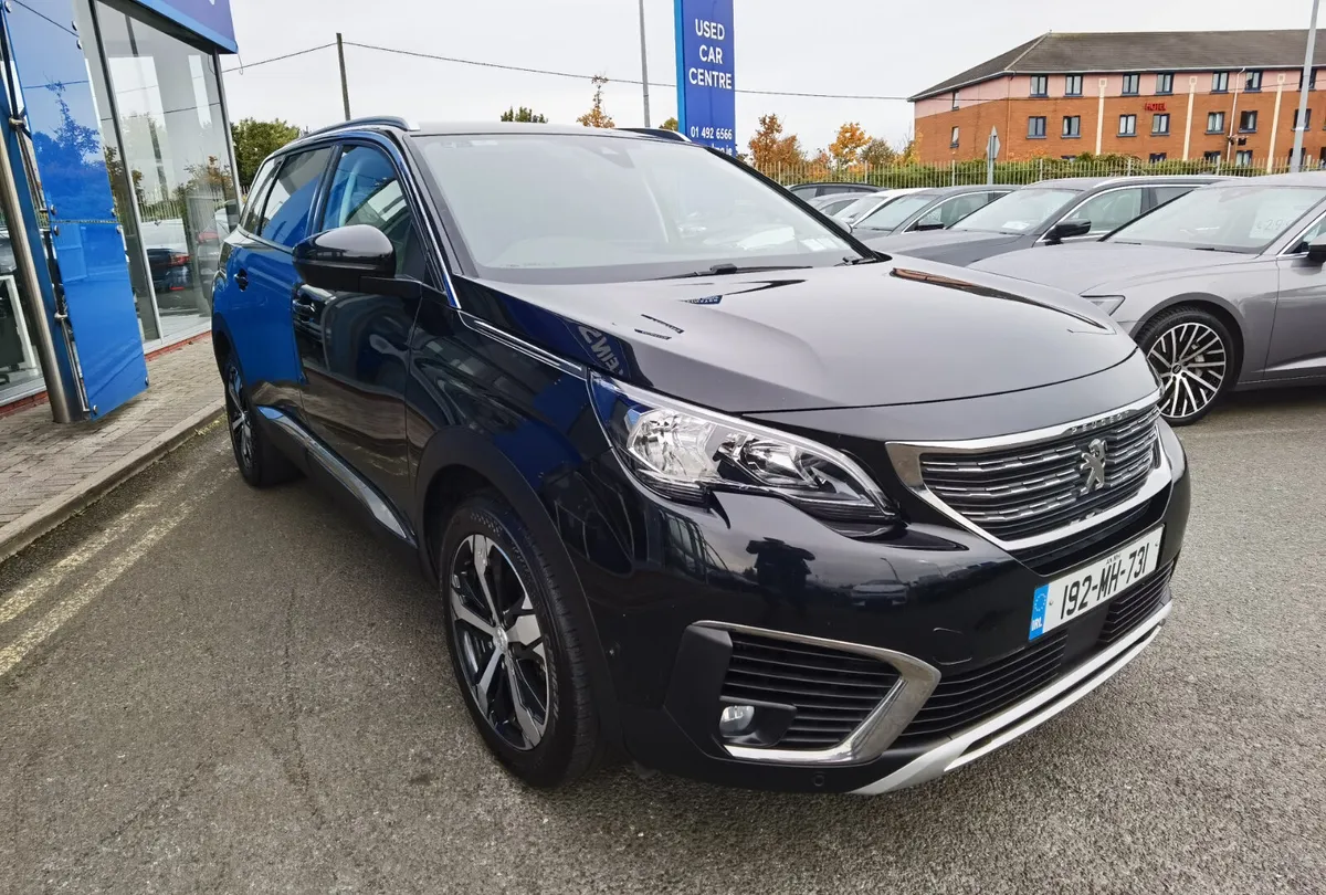 PEUGEOT 5008 1.5 BLUEHDI ALLURE **7 SEATER** - Image 3