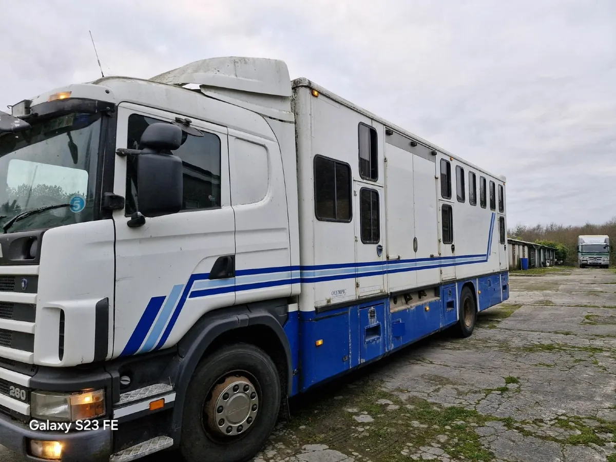 Transport Horsebox - Image 1