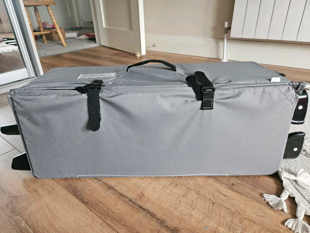 Travel cot - Image 1